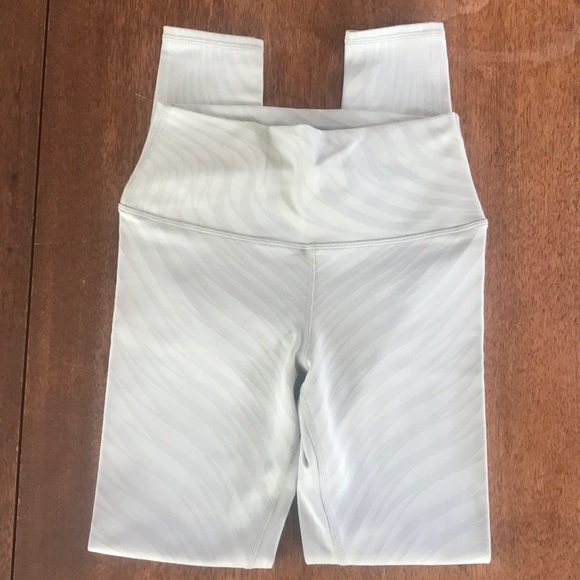 NWOT ALO airbrush leggings ๐ - Picture 2 of 5